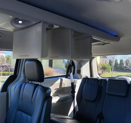 Chrysler Town &amp; Country cena 58000 przebieg: 217000, rok produkcji 2016 z Ciechanowiec małe 254
